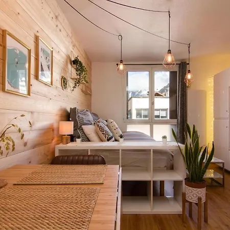 Super Cosy Studio In A Lively Area Of