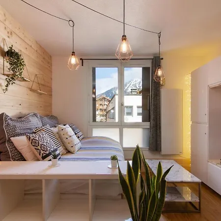 Апартаменти Super Cosy Studio In A Lively Area Of