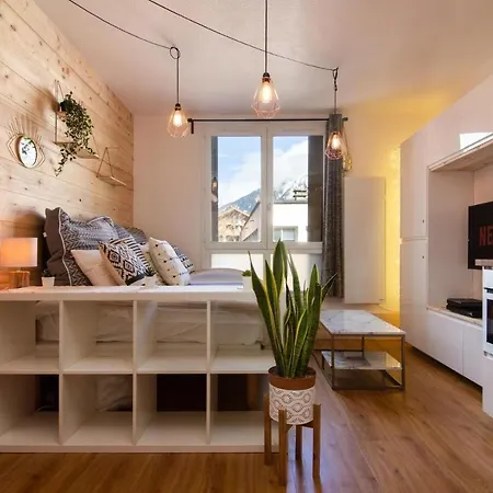 Апартаменти Super Cosy Studio In A Lively Area Of